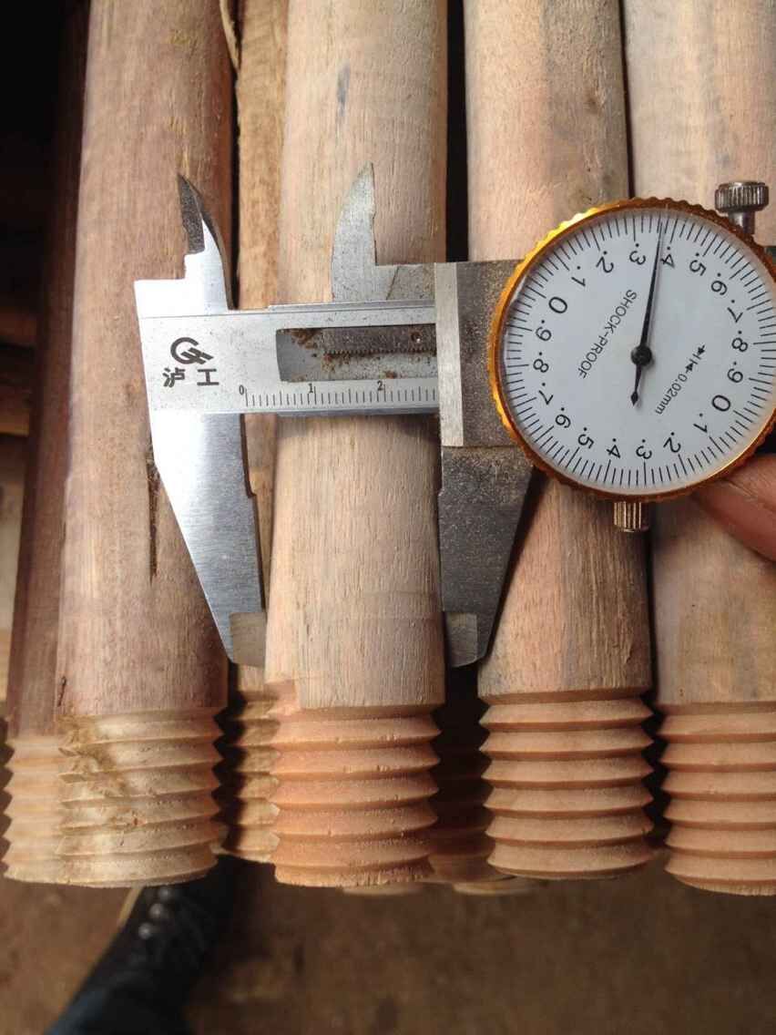 Machine Threading Wood Handle Screw